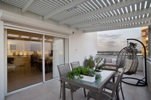 מרפסת הפטנטהוז, משקיפה על ראשון לציון